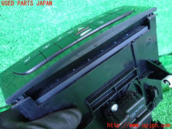 2UPJ-34436505]ベンツ CLS350(219356C)(219)CDチェンジャー 中古_m0002.jpg