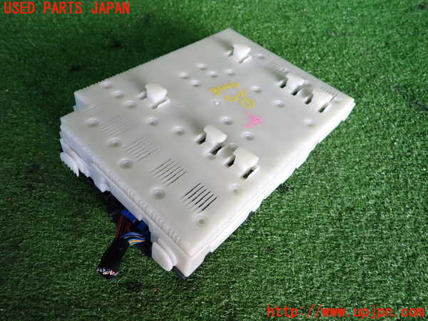 2UPJ-34446741]ボルボ・S60(FB4164T)ヒューズボックス1 中古_m0002.jpg