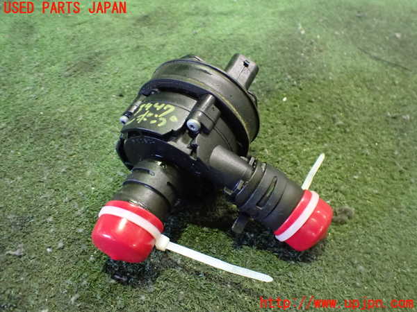 2UPJ-34472110]ベンツ B180(246242)(246)ウォーターポンプ 中古_m0001.jpg