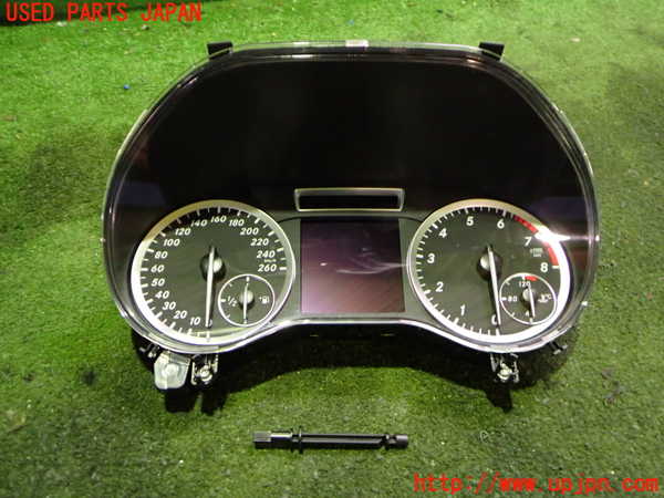 2UPJ-34476170]ベンツ B180(246242)(246)スピードメーター 中古_m0001.jpg