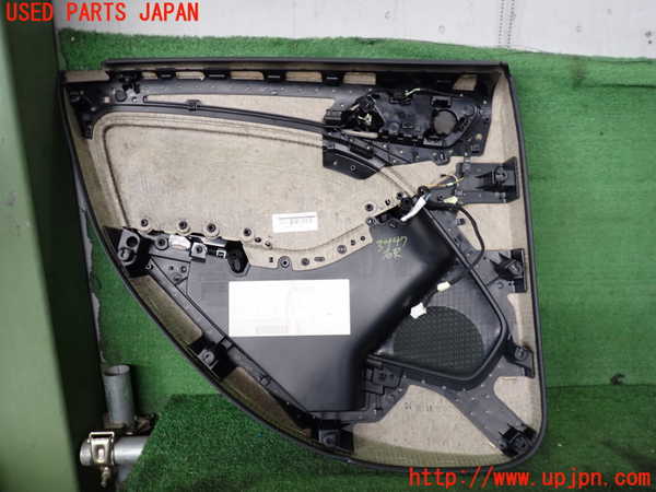 2UPJ-34471294]ベンツ B180(246242)(246)右後ドア内張り 中古_m0004.jpg