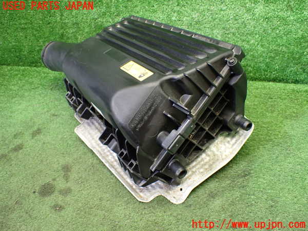 1UPJ-34492560]ベンツ C180 クーペ(205340C)(205)エアクリーナーボックス 中古_m0002.jpg
