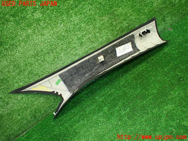 1UPJ-34497660]ベンツ C180 クーペ(205340C)(205)左フロントピラートリム 中古_m0004.jpg