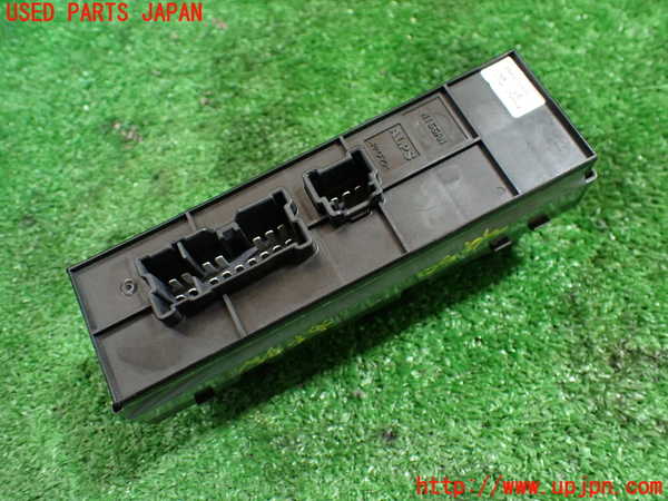 1UPJ-34506240]セレナ Sハイブリッド(HC26)右前パワーウィンドウスイッチ 中古_m0002.jpg