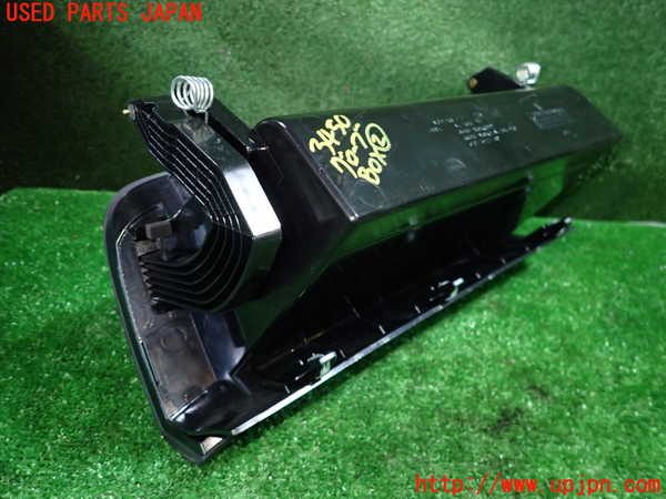 1UPJ-34507517]セレナ Sハイブリッド(HC26)グローブボックス2 中古_m0003.jpg