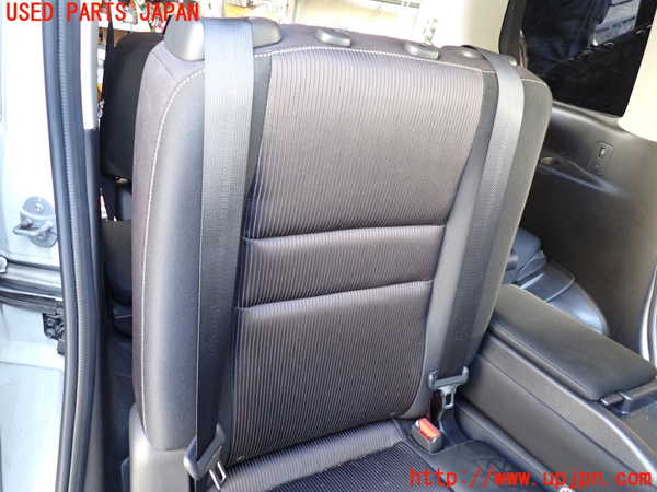 1UPJ-34527145]セレナ(GFC27)右2列目シート 中古_m0002.jpg