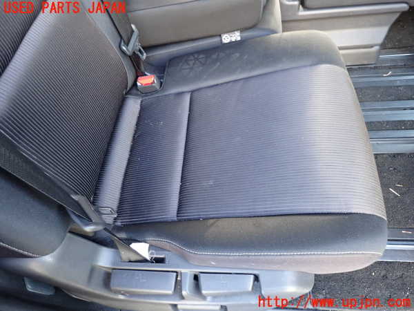 1UPJ-34527145]セレナ(GFC27)右2列目シート 中古_m0003.jpg