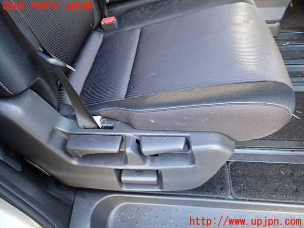 1UPJ-34527145]セレナ(GFC27)右2列目シート 中古_m0004.jpg