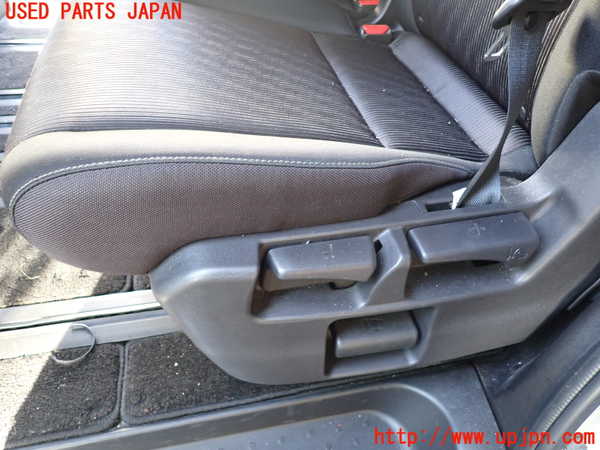 1UPJ-34527175]セレナ(GFC27)左2列目シート 中古_m0004.jpg
