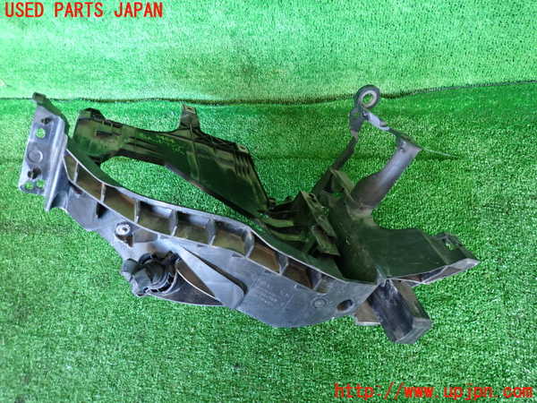 2UPJ-34541140]アウディ・A5 スポーツバック(8TCDNL)右ヘッドライトリム 中古_m0001.jpg