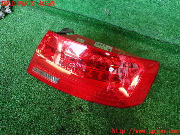 2UPJ-34541530]アウディ・A5 スポーツバック(8TCDNL)右テールランプ 中古_m0001.jpg