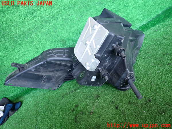 2UPJ-34542560]アウディ・A5 スポーツバック(8TCDNL)エアクリーナーボックス 中古_m0003.jpg