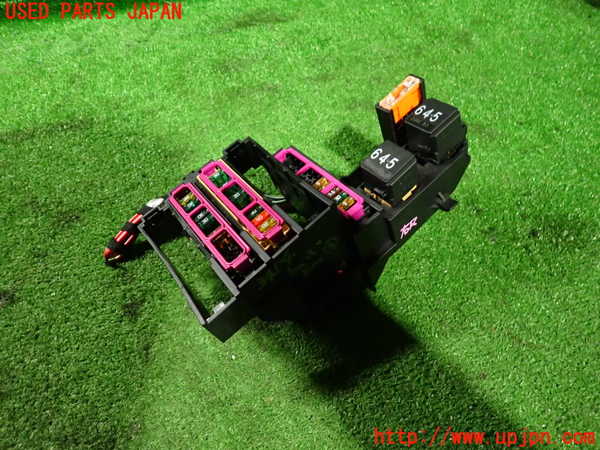 2UPJ-34546742]アウディ・A5 スポーツバック(8TCDNL)ヒューズボックス2 中古_m0001.jpg