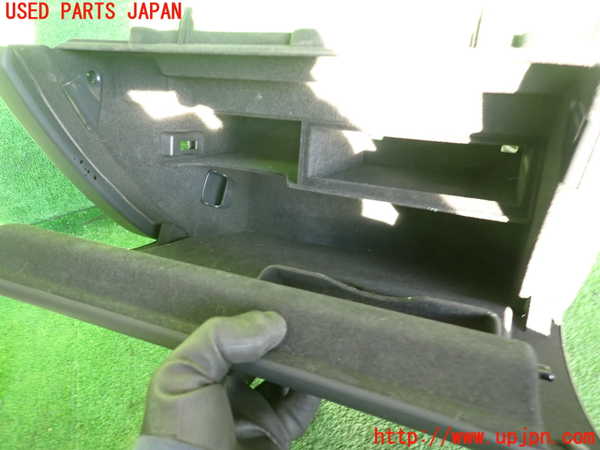 2UPJ-34547516]アウディ・A5 スポーツバック(8TCDNL)グローブボックス1 中古_m0004.jpg