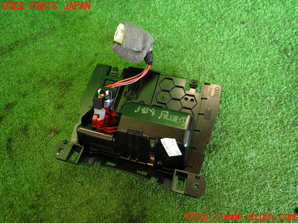 2UPJ-34547821]アウディ・A5 スポーツバック(8TCDNL)灰皿1 中古_m0003.jpg