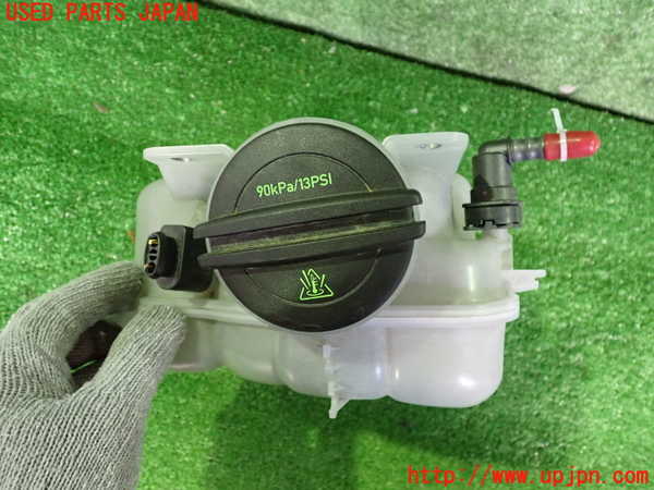 2UPJ-34552410]ポルシェ・タイカン 4S(J1NB)ラジエータータンク 中古_m0002.jpg