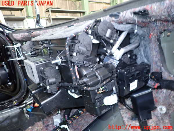 2UPJ-34556081]ポルシェ・タイカン 4S(J1NB)エバポレーター1 中古_m0002.jpg