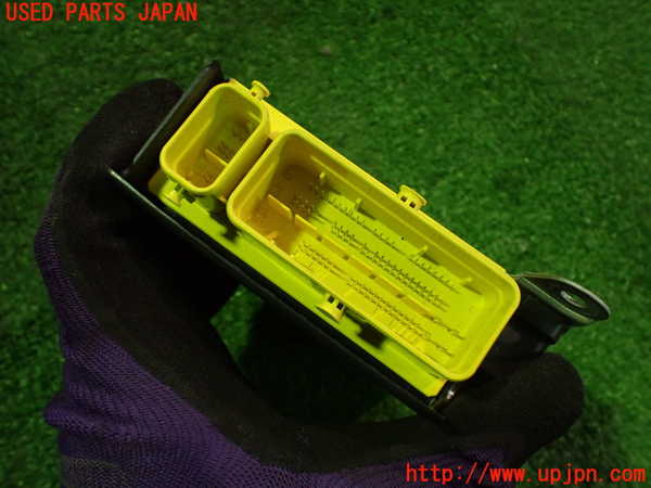 2UPJ-34556145]ポルシェ・タイカン 4S(J1NB)エアバッグコンピューター 中古_m0003.jpg