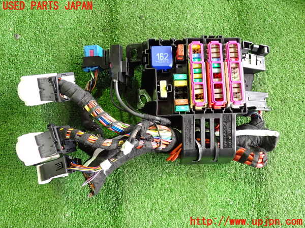 2UPJ-34556742]ポルシェ・タイカン 4S(J1NB)ヒューズボックス2 中古_m0001.jpg