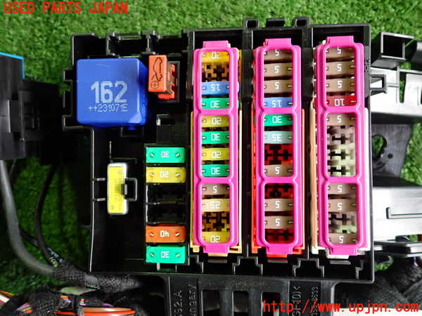 2UPJ-34556742]ポルシェ・タイカン 4S(J1NB)ヒューズボックス2 中古_m0002.jpg