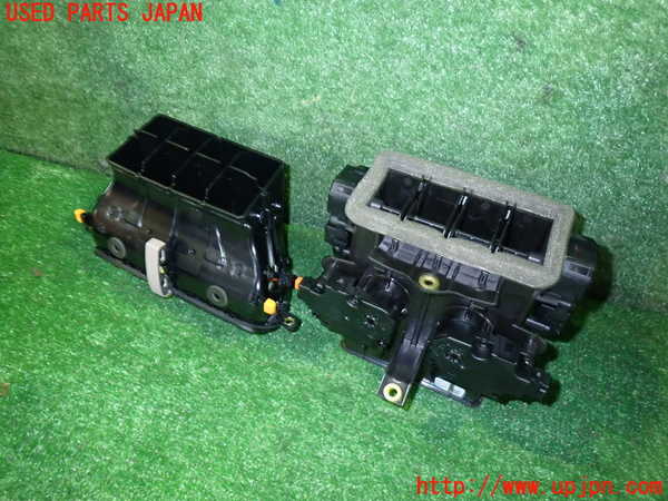 2UPJ-34557526]ポルシェ・タイカン 4S(J1NB)エアコン吹き出し口1 (真中) 中古_m0002.jpg