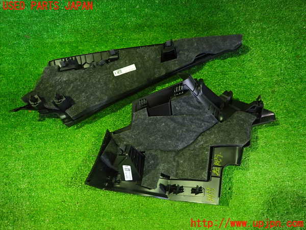 2UPJ-34557680]ポルシェ・タイカン 4S(J1NB)左リアピラートリム 中古_m0003.jpg