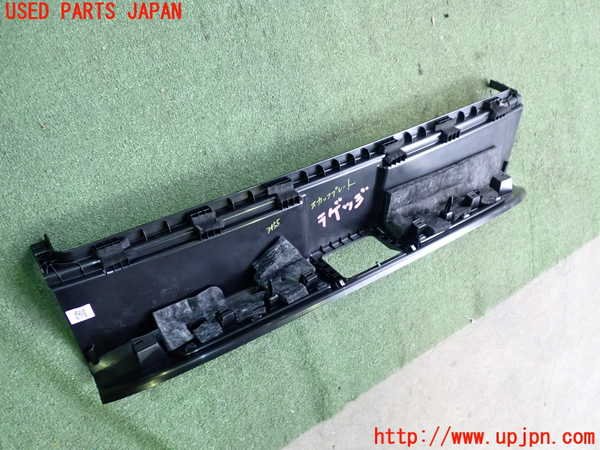 2UPJ-34557740]ポルシェ・タイカン 4S(J1NB)スカッフプレート 中古_m0003.jpg