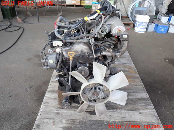 2UPJ-34572010]ハイラックスサーフ(RZN185W)エンジン 3RZ-FE 4WD 中古_m0001.jpg