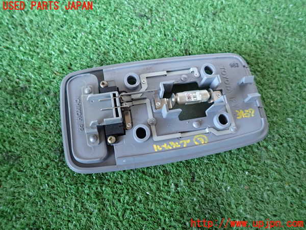 2UPJ-34576413]ハイラックスサーフ(RZN185W)ルームランプ3 (ラゲッジ真中) 中古_m0002.jpg