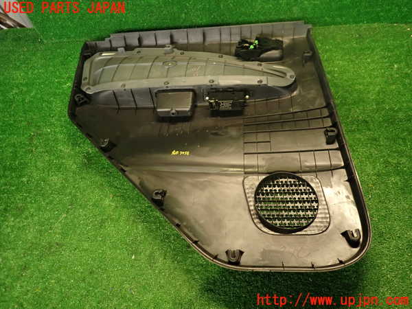 2UPJ-34581294]コルト ラリーアート バージョンR(Z27AG)右後ドア内張り 中古_m0005.jpg