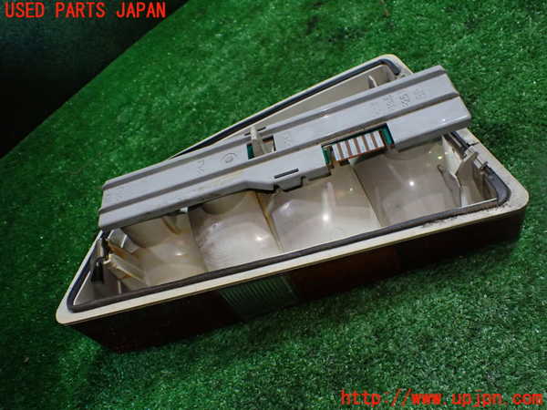 1UPJ-34601536]シトロエン・CX(型式不明)左テールランプ 中古_m0003.jpg