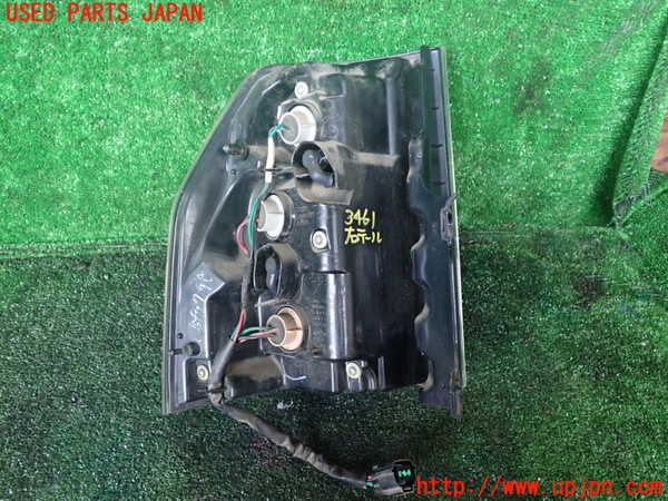 1UPJ-34611530]パジェロ(V93W)右テールランプ 中古_m0003.jpg