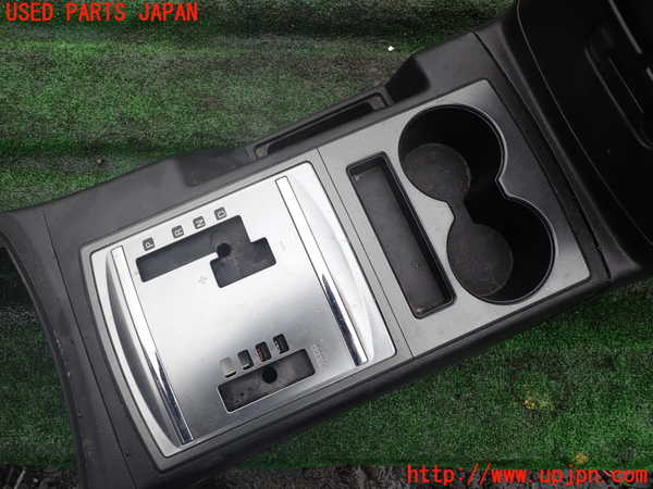 5UPJ-34617540]パジェロ(V93W)センターコンソール 中古_m0002.jpg