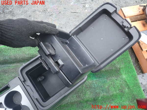 5UPJ-34617540]パジェロ(V93W)センターコンソール 中古_m0003.jpg