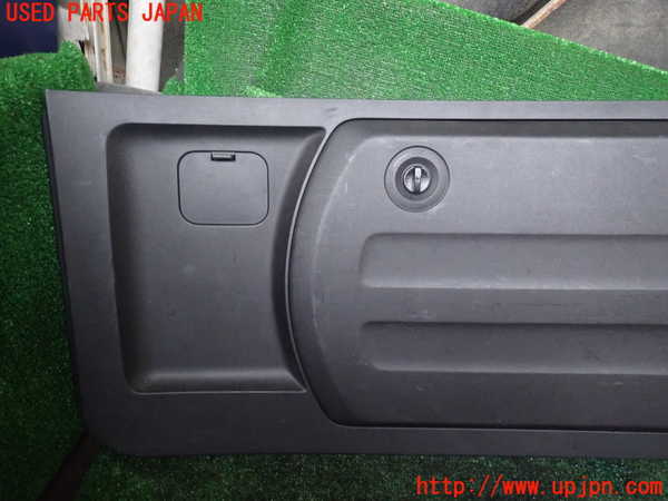 1UPJ-34611578]パジェロ(V93W)バックドア内張り 中古_m0003.jpg