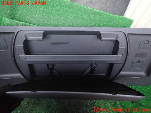 1UPJ-34611578]パジェロ(V93W)バックドア内張り 中古_m0004.jpg
