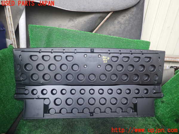 5UPJ-34617771]パジェロ(V93W)ラゲッジトレイ1 中古_m0003.jpg