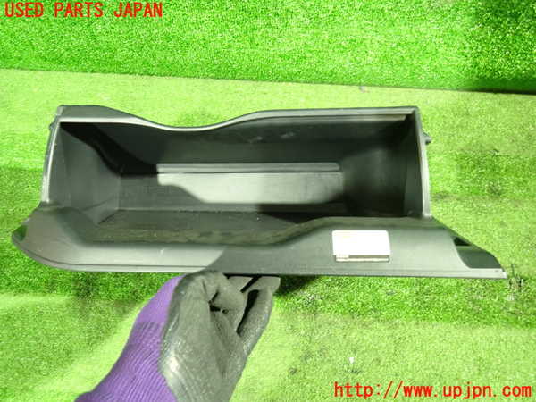 5UPJ-34637517]ノア(ヴォクシー)(ZRR85G)グローブボックス2 中古_m0002.jpg