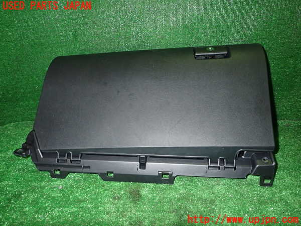 1UPJ-34647516]カムリハイブリッド(AVV50)グローブボックス1 中古_m0001.jpg