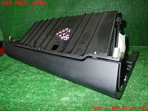 1UPJ-34647516]カムリハイブリッド(AVV50)グローブボックス1 中古_m0002.jpg