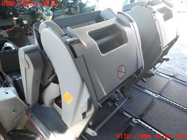1UPJ-34677175]ベンツ ビアノ(Viano) W639 (639811)左2列目シート 中古_m0004.jpg