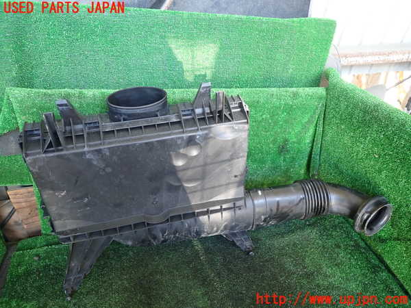 5UPJ-34682560]ベンツ V350 W639 (639811C)エアクリーナーボックス 中古_m0002.jpg