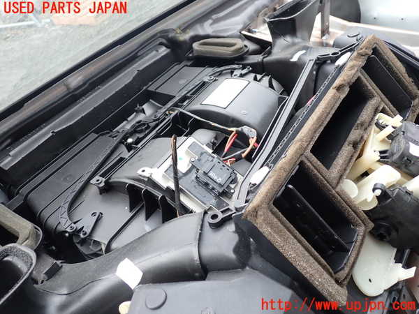 1UPJ-34686081]ベンツ V350 W639 (639811C)エバポレーター1 中古_m0002.jpg