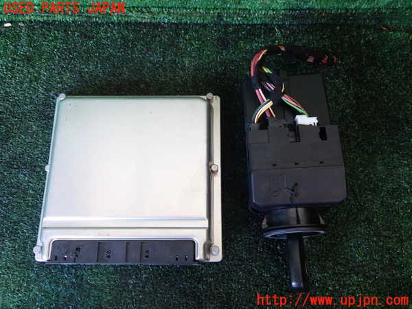 1UPJ-34686110]ベンツ V350 W639 (639811C)エンジンコンピューター 中古_m0005.jpg