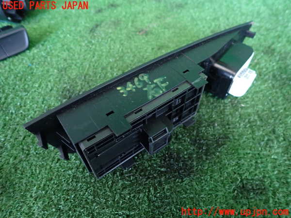2UPJ-34696240]アウディ・A1 スポーツバック(8XCZE)右前パワーウィンドウスイッチ 中古_m0002.jpg