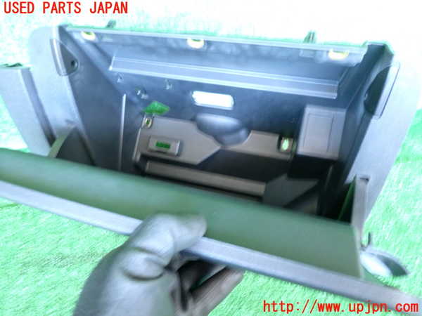 2UPJ-34697516]アウディ・A1 スポーツバック(8XCZE)グローブボックス1 中古_m0003.jpg