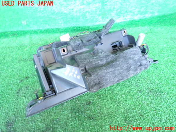 2UPJ-34697516]アウディ・A1 スポーツバック(8XCZE)グローブボックス1 中古_m0004.jpg