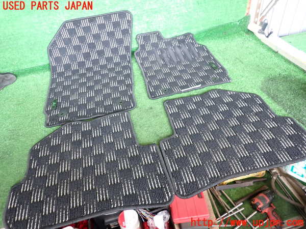 2UPJ-34697800]アウディ・A1 スポーツバック(8XCZE)フロアマット 中古_m0001.jpg