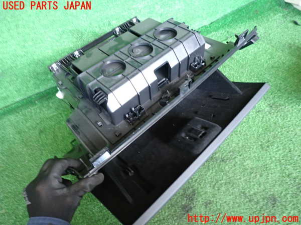 2UPJ-34717516]ランドローバー・レンジローバー イヴォーク(LV2A)グローブボックス1 中古_m0002.jpg