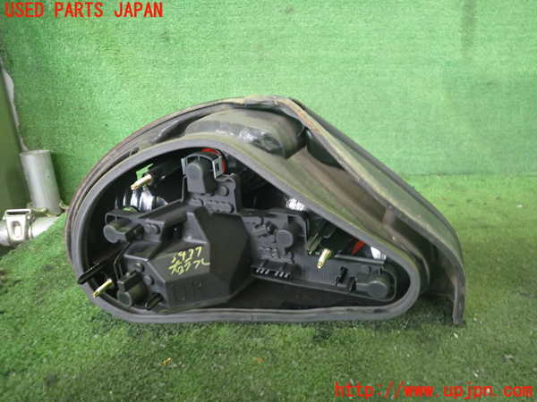 2UPJ-34771530]ジャガー・Xタイプ(J51YB)右テールランプ 中古_m0002.jpg